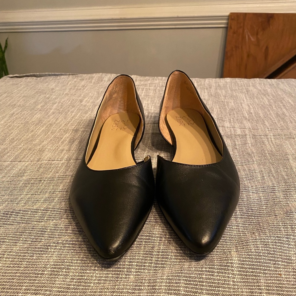 Naturalizer 8.5 cute black flats